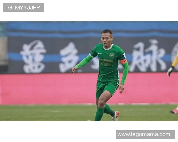 足球后卫新星崛起：现役顶级后卫球员的实力与影响力分析