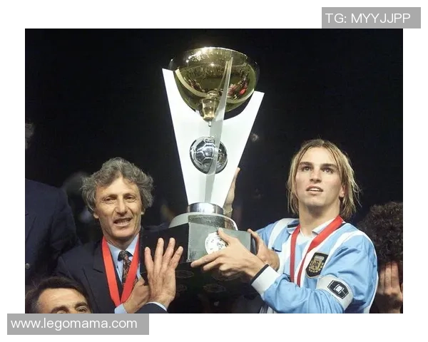 球星技艺大放异彩足球秀场引爆全场激情 球星技艺大放异彩足球秀场引爆全场激情