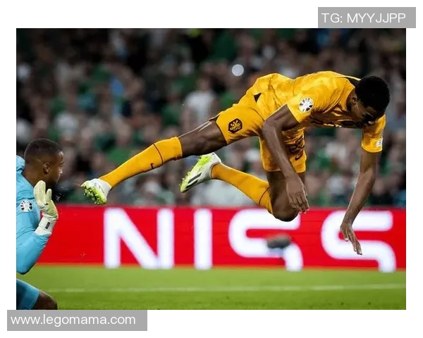 粗腿球星踢足球的力量与技巧并存，谁是赛场上最具震撼力的球员？